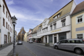 VIEL PLATZ FÜR IHRE IDEEN! // Historisches Gebäude mit Gewerbeanteil & Ausbau-Potenzial - Straßenansicht