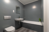 Hochwertig renovierte 2-Raum-Wohnung in Rötha - Badezimmer