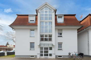 Charmante & helle ETW // praktischer Grundriss mit 1,5 Zimmern // Einbauküche & Stellplatz inklusive, 04683 Naunhof, Dachgeschosswohnung