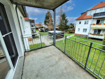Vermietete 3-Raum-Wohnung mit Balkon und PKW-Stellplatz, 04442 Zwenkau, Erdgeschosswohnung