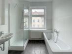 Mehrfamilienhaus in gefragter Wohngegend - Badezimmer